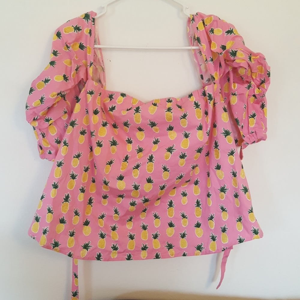 NWOT Woman top off shoulder